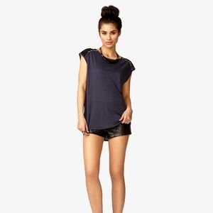 NWT Navy & Black Mesh Panel Studs Top Small